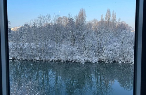 Chennevieres-sur-Marne House | Villa on the banks of the Marne, spacious and bright, swimming pool, sauna, near RER station