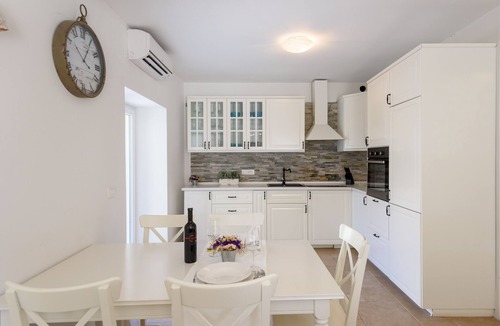Ist Villa | Villa on island for 8 people next to the crystal see