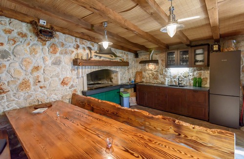 Ist Villa | Villa on island for 8 people next to the crystal see