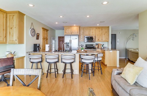 Alexandria House | Villa on Lake Darling: Fire Pit, Deck & BBQ!