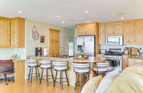Alexandria House | Villa on Lake Darling: Fire Pit, Deck & BBQ!