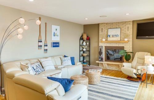 Alexandria House | Villa on Lake Darling: Fire Pit, Deck & BBQ!