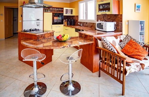 Saint-Cyprien Villa | Villa on one level - air con/Pool/Garden - Near beaches shops restaurants