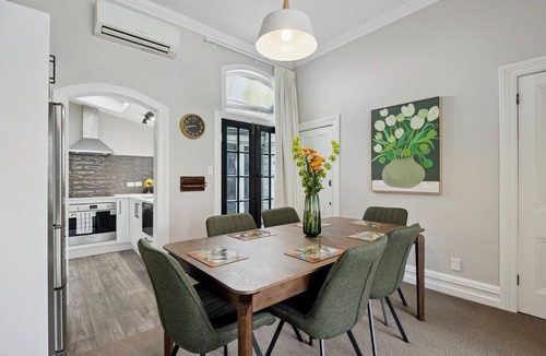 Dunedin City Centre Villa | Villa on Rattray