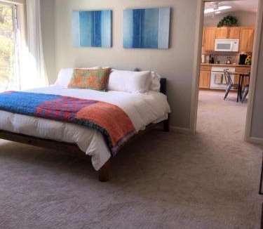 Redstone Apartment | Villa On The Boulevard