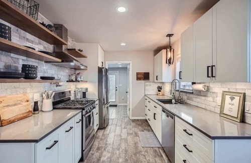 Georgetown House | Villa on Vine in Old Town. Walk to SWU and Square