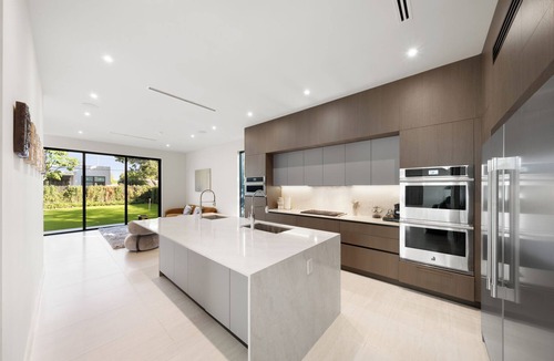 North Miami Beach House | Villa Onyx, a modern oasis.