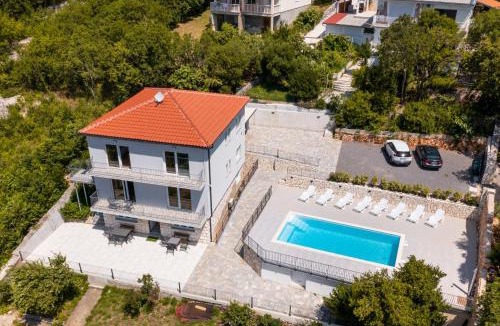 Povile Villa | Villa Opera