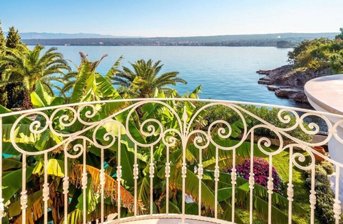 Vantacici Apartment | Villa Palace Clara Apartment 1 island Krk by Villa