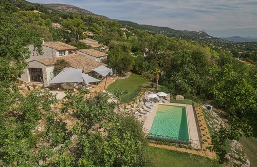 Tourrettes-sur-Loup Villa | Villa Paloma : Nature and design by Architect