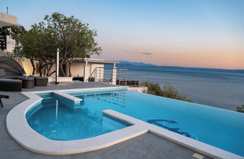 Cove Tri Zala (Zrnovo) Apartment | Villa Pape, Pape’s Horizon – Seaside stay with private pool & full-floor ease