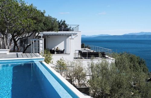 Cove Tri Zala (Zrnovo) Apartment | Villa Pape, Pape’s Horizon – Seaside stay with private pool & full-floor ease