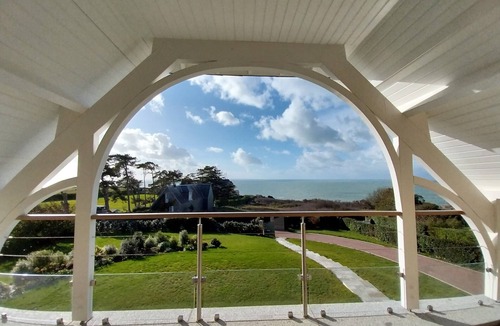 Carolles Villa | Villa 'Paqueray' with Sea View, Private Terrace and Wi-Fi