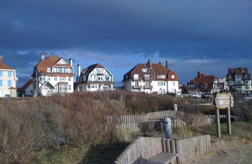 Hardelot-Plage Villa | Villa "Parfum de dunes", Domaine du golf des Pins, Hardelot, along the golf course.