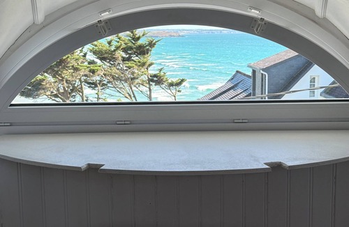 Pentrez House | Villa perched on the cliff, sea view