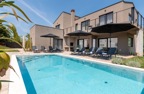 Farini Villa | Villa Perlin by Villas Guide