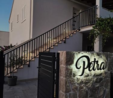 Mocici Apartment | Villa Petra 2 Bedroom Apartments