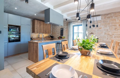 Brecevici Villa | Villa Pi with Heated Pool near Tinjan
