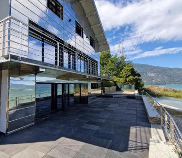 Brison-Saint-Innocent Villa | Villa pieds dans l'eau du Lac du Bourget