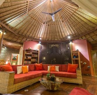 Beraban Bed & Breakfast | Villa Pilou