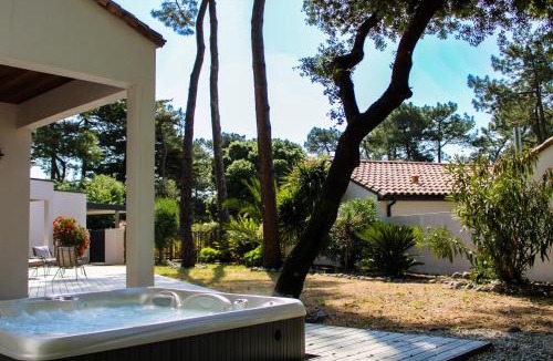 Bretignolles-sur-Mer Villa | Villa Pinède Private Spa Nature & Beach Sleeps 8 in Brétignolles