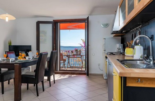 Okrug Gornji Apartment | Villa Pinia by Interhome