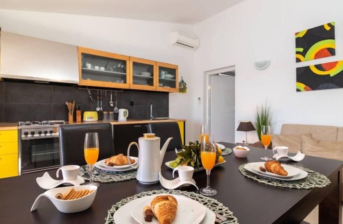 Okrug Gornji Apartment | Villa Pinia by Interhome