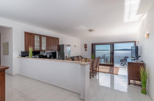Okrug Gornji Apartment | Villa Pinia by Interhome