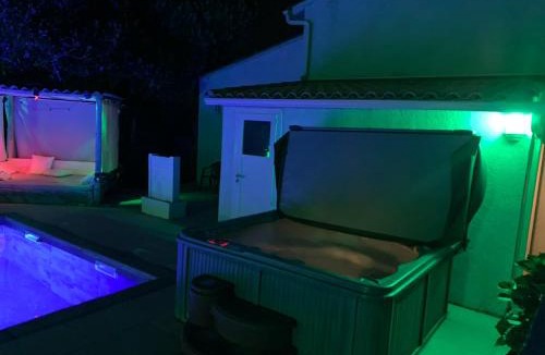 Mudaison Villa | Villa Piscine indépendante sans vis à vis ET un studio sans accès piscine 2 possibilités au choix avec wifi