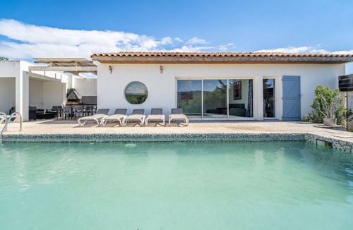 Montseret Villa | Villa 'Piscine Privée Proche Plages' with Private Pool, Private Terrace and Wi-Fi