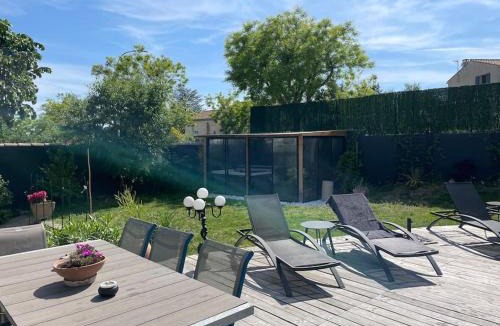 Uzes Villa | Villa piscine, spa & pétanque à Uzès centre !