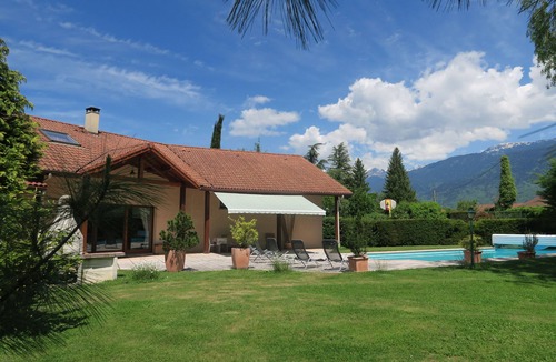 Brie-et-Angonnes House | VILLA + POOL BETWEEN GRENOBLE AND CHAMROUSSE