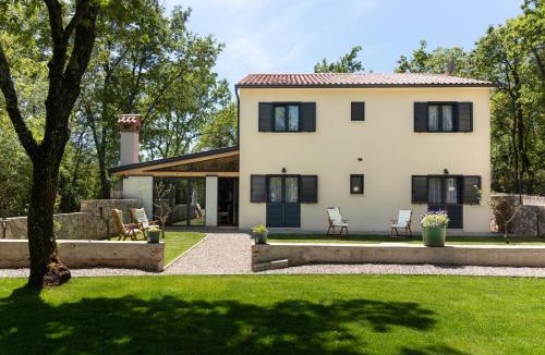 Marceljani Villa | VILLA PORTUM - Heated Pool, Jacuzzi, Sauna, Playground - FAMILY ONLY
