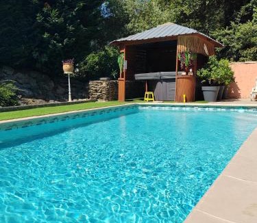 Saint-Andre-d'Olerargues Villa | Villa privée avec piscine , jacuzzi , sauna , borne Arcade