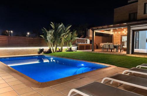 Vilanova I la Geltru Villa | Villa Preciosa con picina cerca de la playa