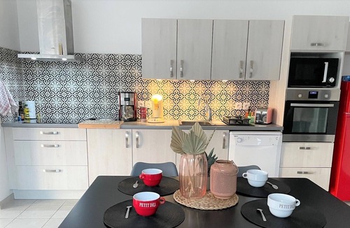 Bagnols-sur-Ceze Villa | Villa Premium 3 Étoiles sur Terrain Clos de 300 M2