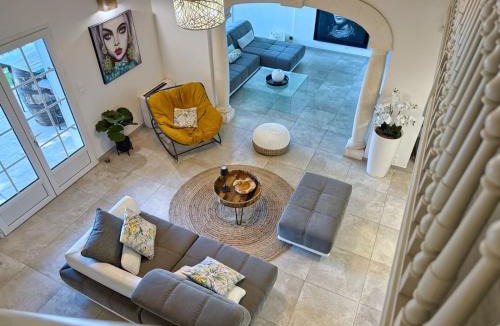Palama Villa | Villa Prestige 5 étoiles & T1, Piscine, Jacuzzi, cinéma & Vue