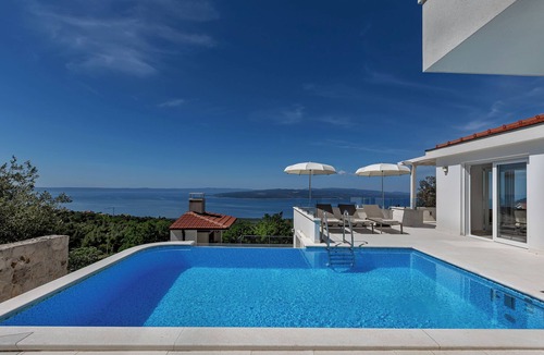 Bast House | Villa Prestige in Bast