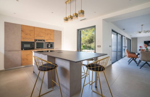 Caremeau Villa | Villa Prestige YourHostHelper