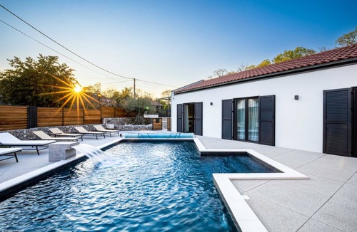 Gostinjac Villa | Villa Primus with heated pool & Jacuzzi