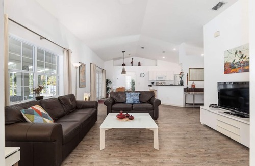 Inverness House | Villa Prins: 2 bed/2 bath home with pool