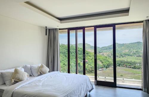 Selong Belanak Villa | Villa Pseudechis - SeaView - Construction Nearby