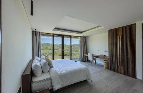 Selong Belanak Villa | Villa Pseudechis - SeaView - Construction Nearby