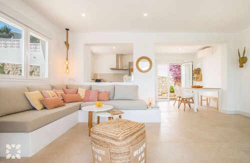Urbanitzacio la Fustera Villa | Villa PURA VIDA by Abahana Villas