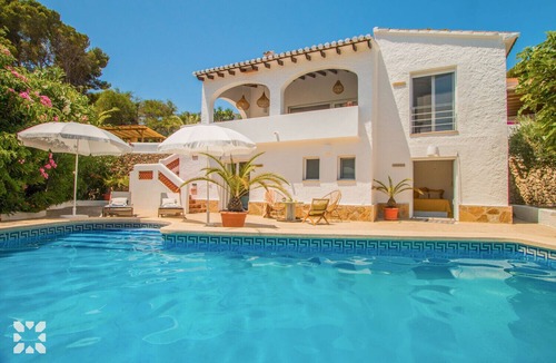 Urbanitzacio la Fustera Villa | Villa PURA VIDA by Abahana Villas