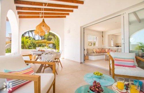 Urbanitzacio la Fustera Villa | Villa Pura Vida by Abahana Villas