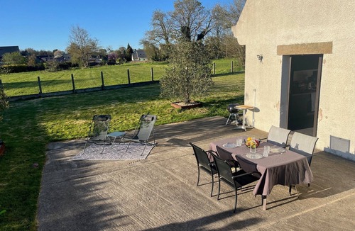Aucaleuc House | Villa "Quiet House near Dinan" with Private Terrace, Garden, and Wi-Fi