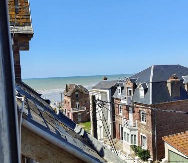 Ault Apartment | Villa Réséda appartement, Ault 50 m de la mer