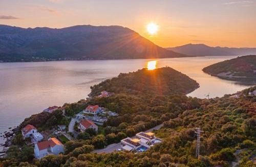 Cove Tri Zala (Zrnovo) Villa | Villa Radman