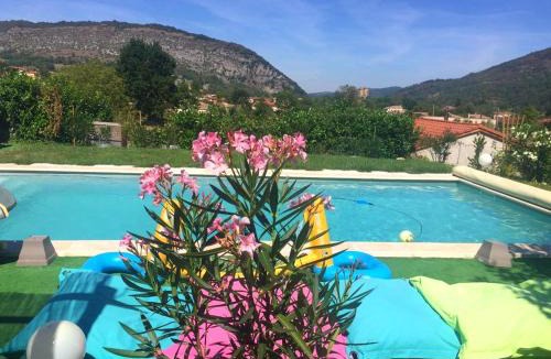 Foix Villa | Villa raffinée à Foix – Piscine et Jacuzzi